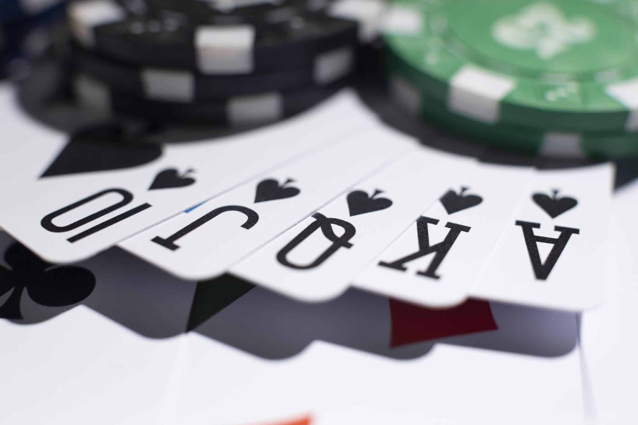 Imagens da carta de realeza do jogo blackjack fazendo referência ao tema "tabela blackjack, como usar e para que serve"